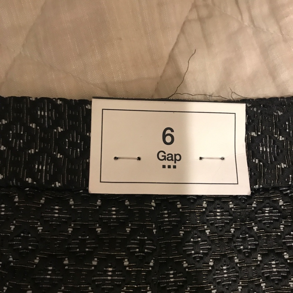 🌺GAP Patterned Mini Skirt - Picture 5 of 6